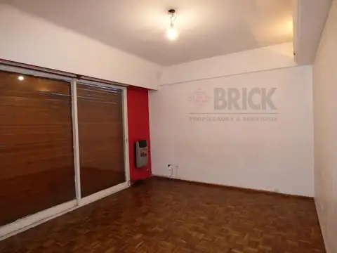 SEMIP EN AV. RIVADAVIA Y AV. JUJUY - IMPECABLE PATIO TODO SOL