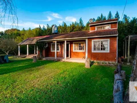 Casa quinta sobre 6.000 m² con pileta, quincho y casa de huéspedes