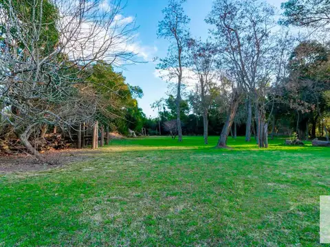 Casa quinta sobre 6.000 m² con pileta, quincho y casa de huéspedes