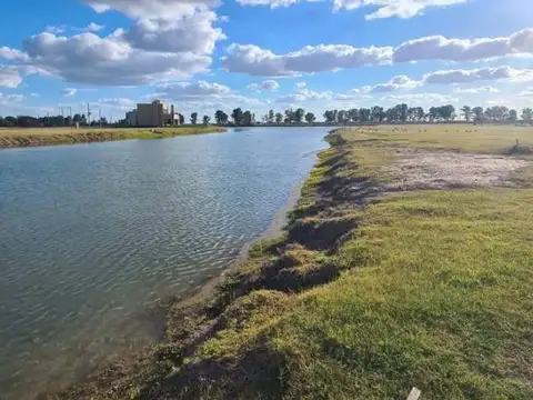 Lote con fondo a la laguna en Fincas de San Vicente