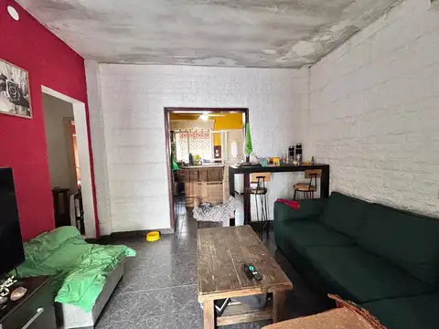 OPORTUNIDAD! PH al frente a reciclar con patio, parrilla y cochera