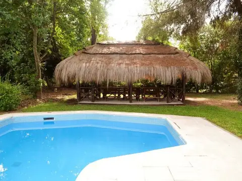 Casa a Reciclar Doble lote Jardín Pileta Quincho Golfer's . Pilar