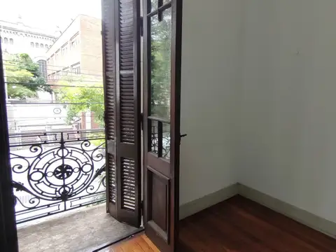 Depto Tipo Casa en Alquiler en Parque Chacabuco, USD 1.200
