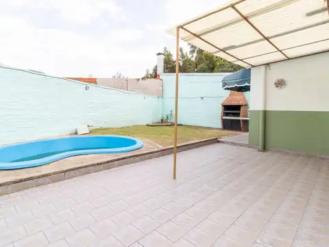 Oportunidad en Palomar/Lote propio, Pileta.