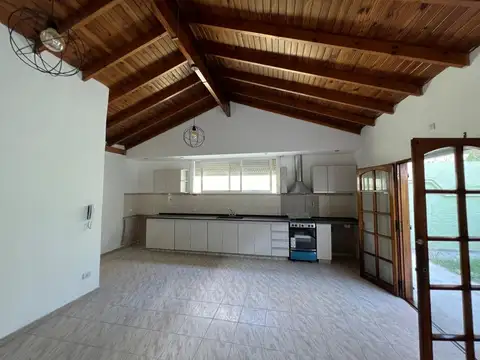 Alquiler, PH 3 amb,con cochera y patio, Lanus O. centro