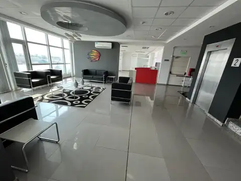 Oficina en Alquiler con 10 cocheras