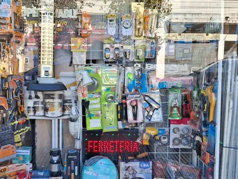 Venta Fondo de Comercio Ferreteria - Estrategica Ubicacion - 30 Años en Zona