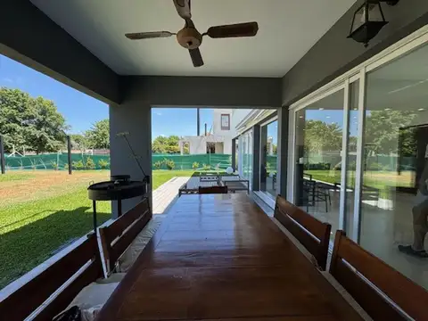 Casa en Venta con 5 cocheras