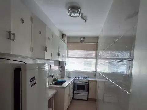 Av Colon 2100, Piso 4