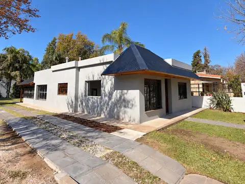 Casa en venta de 2 dormitorios con pileta en Los Troncos, Funes