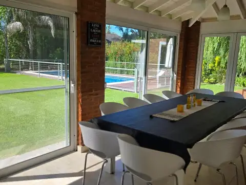 Casa en Alquiler Temporal con 4 cocheras