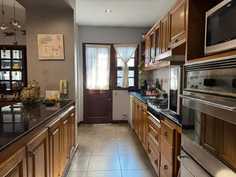Casa en Venta con 4 cocheras