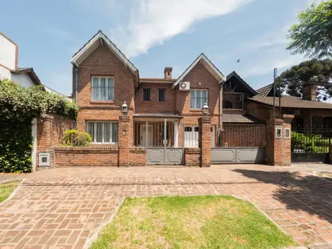 Castelar norte Venta de chalet a metros de Sarmiento / Permu