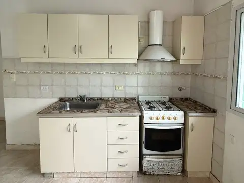 Depto Tipo Casa en Alquiler en Sarandi, $ 500.000