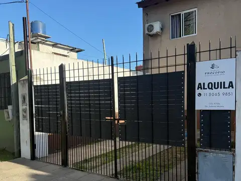 Depto Tipo Casa en Alquiler de 3 ambientes