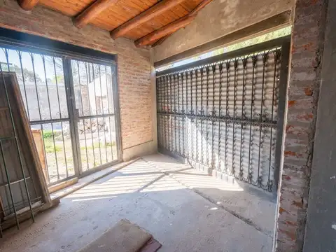 Casa 4 ambientes con 2 baños