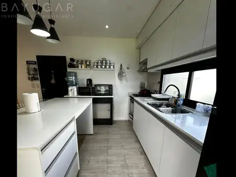 Casa en Venta con 4 cocheras