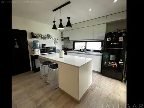 Casa 5 ambientes con 3 baños
