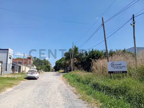 LOTE EN VENTA DE 469M2, 133 ENTRE 518 Y 519.