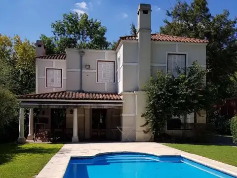 Casa 7 ambientes con 4 baños