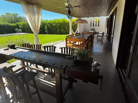Casa en Puerto RoldanALQUILER Casa Puerto Roldan 3 dor. 3 baños, galeria, pileta terreno de 1.200 m