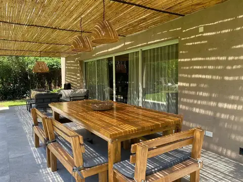 Casa en Barrio Cerrado Don Torcuat -  4 Dorm - PILETA