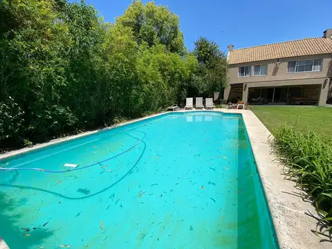 DIVINA CASA en Bo. LA ARBOLEDA - 1048m LOTE - 300 m CUB 