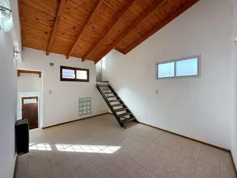 Casa de pasillo en PH con 2 dormitorios y terraza exclusiva