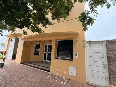 Local comercial con depósito, oficinas y entrepiso – Av. Providenti – Rafaela