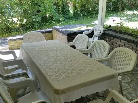 AMPLIA CASA EN VENTA EN PINAMAR BUEN ESTADO Y UBICACION ZONA PLAYA CR A 4 CUADRAS DEL MAR