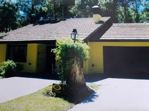AMPLIA CASA EN VENTA EN PINAMAR BUEN ESTADO Y UBICACION ZONA PLAYA CR A 4 CUADRAS DEL MAR