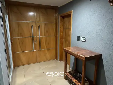 Casa 5 ambientes con 4 baños