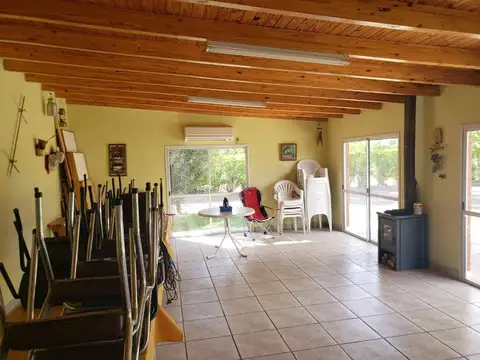 CHACRA CON CASA, GALPON Y PILETA (SUP 85000 m2)