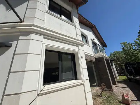 Casa Chalet  en Venta en Septiembre, Escobar, G.B.A. Zona Norte