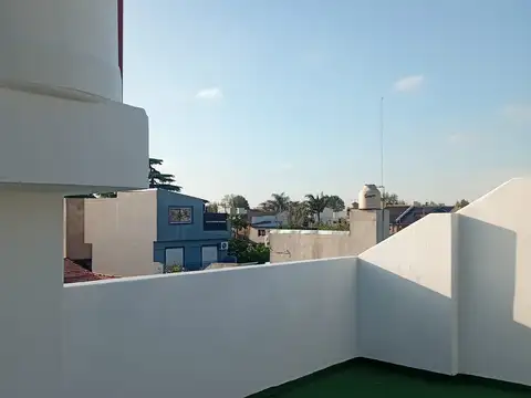 Depto Tipo Casa en Alquiler de 3 ambientes