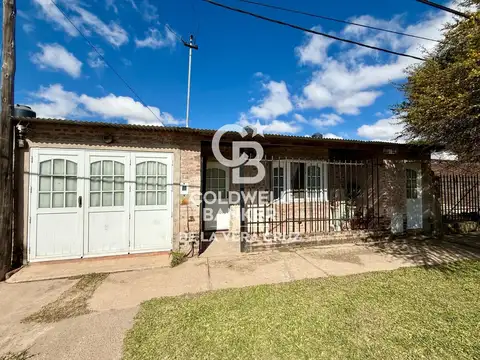 CASA DE 3 DORMITORIOS Y PATIO