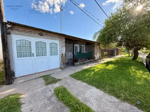 CASA DE 3 DORMITORIOS Y PATIO
