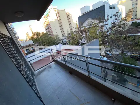 VENTA SEMIPISO DE 2 AMBIENTES AL FRENTE CON BALCÓN - Av. Juan B. Alberdi 2600