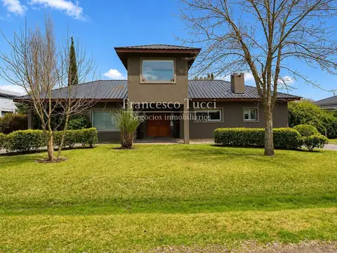 Casa en venta 5 ambientes Barrio Santa Ana