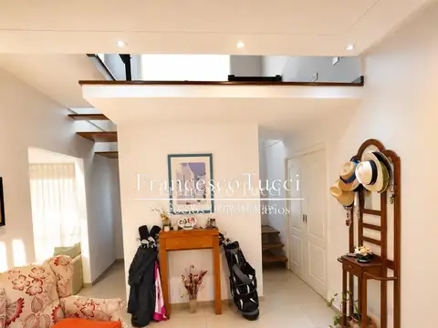 Casa en Venta con 3 cocheras