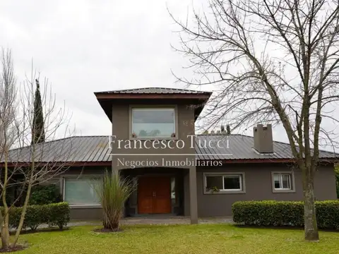 Casa en venta 5 ambientes Barrio Santa Ana