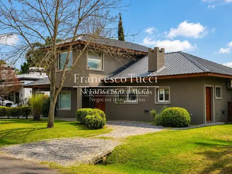 Casa en venta 5 ambientes Barrio Santa Ana