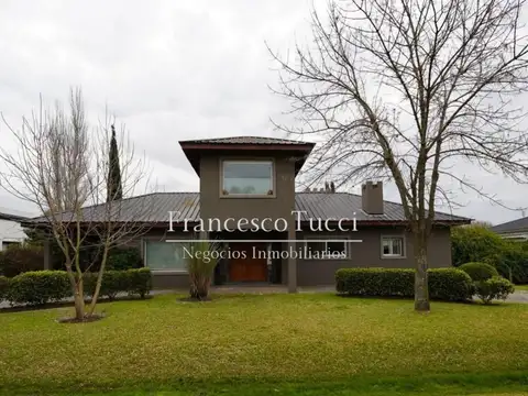 Casa en venta 5 ambientes Barrio Santa Ana