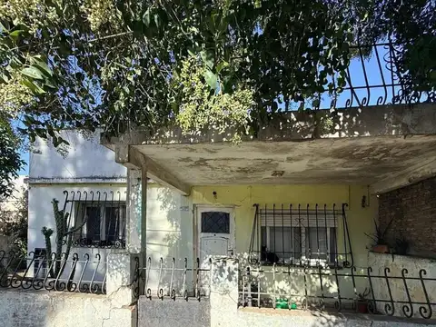 CASA - 3 AMBIENTES  - PARQUE SAN MARTIN