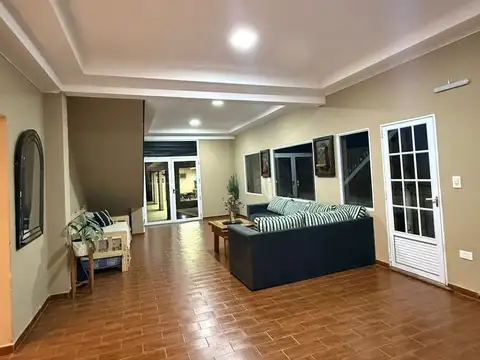 Casa 6 ambientes con 4 baños