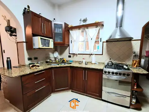 Casa en Venta con 2 cocheras