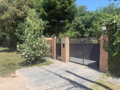 VENTA casa con QUINCHO y PARRILLA 4 amb