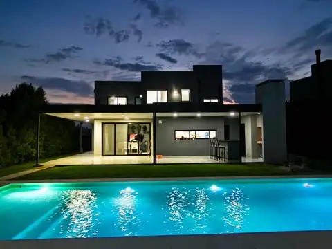 Casa en El Canton - Norte