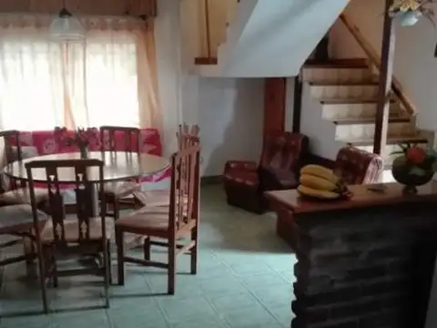 Casa en Venta con 3 cocheras