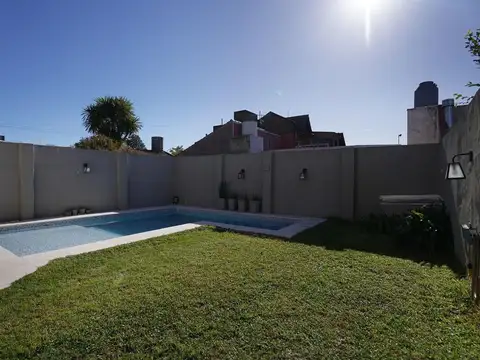 Casa 5 ambientes con 3 baños